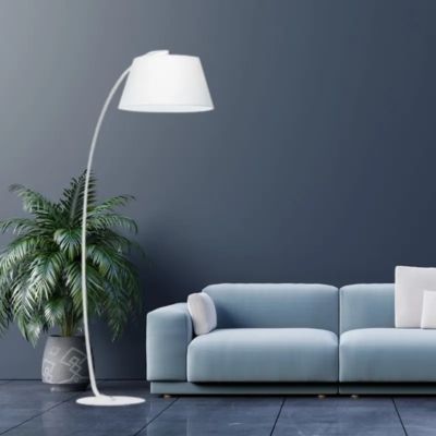 Lampe blanc PAGODA dans un salon bleu (marque IDEAL LUX)